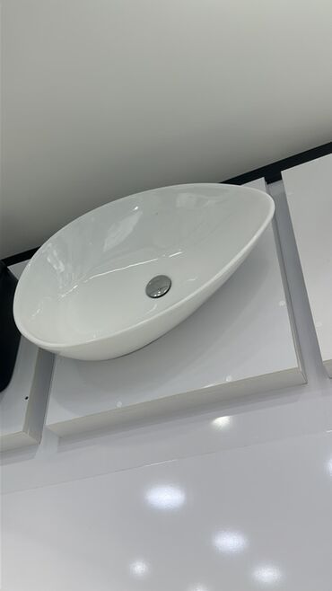 Unitazlar: Divara quraşdırılan, ağ rəngli bu tualet müasir vanna otağı dizaynları — 16