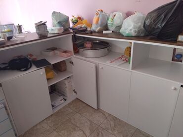 künc rəf: Ağ rəngli modul mətbəx/satış vitrini dolabları - Material