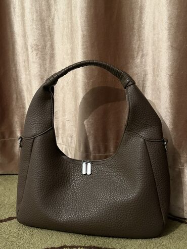 сумки через плечо женские на длинной ручке: Женская сумка-хобо из фактурной эко-кожи, цвет — тёмно-коричневый at lalafo.kg сумки через плечо женские на длинной ручке: Женская сумка-хобо из фактурной эко-кожи, цвет — тёмно-коричневый