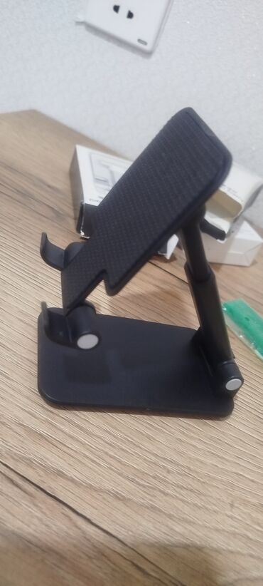 Mobil telefonlar üçün digər aksesuarlar: Stol üstü telefon tutacaqlar satılır isdeyen bu nömrəylə əlaqə — 23