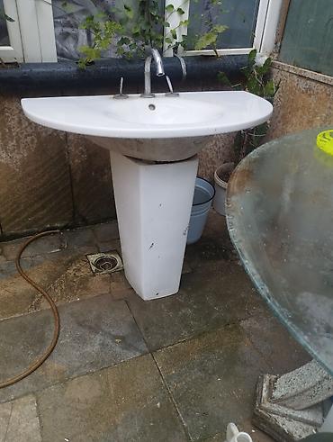 hamam ucun tulpan: Pilləli ayaqlı hamam lavabosu və qarışdırıcı kran dəsti - Material — 2