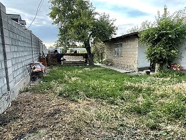 Продажа дач: Продаётся дом в с. Кунтуу. Центр. Большой участок.Подойдет для — 2