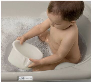детская пена для ванны: Детская Ванночка CAM, белого цвета, в отличном состоянии, почти новая