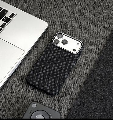 mini iphone: Чехол на 17 айфон в черном цвете - Форм‑фактор: накладка - Материал — 1