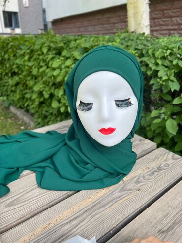 Шарфы, палантины: Изумрудно-зеленый хиджаб из легкой ткани. Украшен расшитой тесьмой — 2