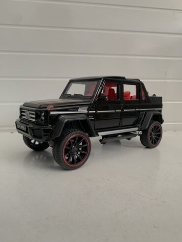 игрушечные бетономешалки: Модель автомобиля SUV-пикапа в стиле G‑класса (V12 BiTurbo)