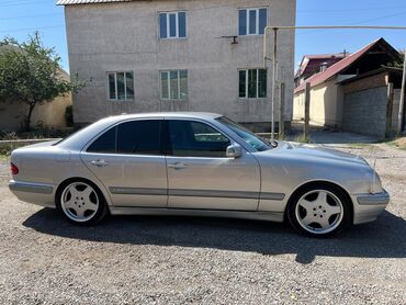 бампер на мерседес w211: Элегантный седан Mercedes-Benz E-Class W210 серебристого цвета