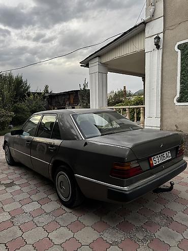 рекс 2015: Mercedes-Benz E-Class: 1990 г., 2.3 л, Автомат, Бензин, Седан — 4