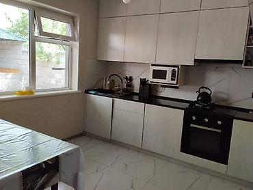 Үйлөрдү сатуу: 3 бөлмө, 73 м², 4 соток, Бишкек, Баят/Азиз базары Менчик ээси — 6