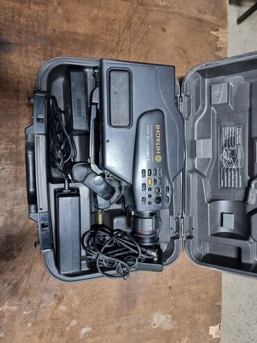 Видеокамеры: Продаю видеокамеру Hitachi VM-2480E в очень хорошем состоянии только — 8