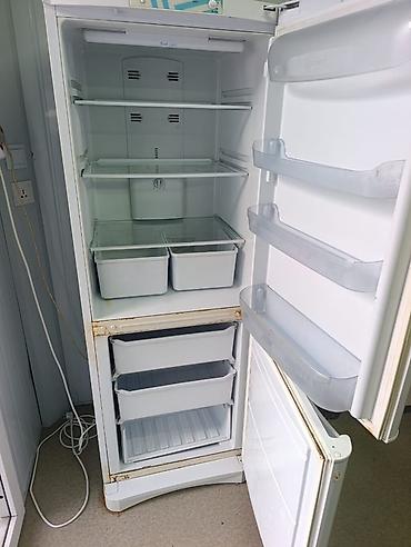 Холодильники: Холодильник Indesit, двухкамерный, белый. Б/у . В хорошем состоянии — 2