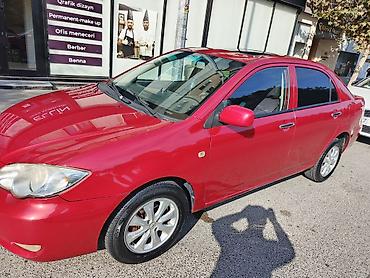 BYD: BYD sedan – qırmızı rəng, kompakt və iqtisadi şəhər avtomobili — 3