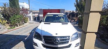a class mercedes: Mercedes-Benz GL-Class, ağ rəng, SUV gövdə tipi. - Güclü ön radiator — 1