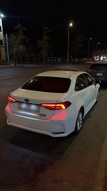 Toyota: Toyota Corolla: 2023 г., 1.8 л, Вариатор, Гибрид, Седан — 2