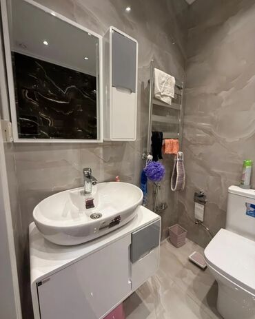 Uzunmüddətli kirayə mənzillər: Menzil Qar Qarayev metrosunun yaxinliginda yerlewir 3 Otaq Su isiq — 6