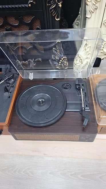 Vinil pleyer – portativ “kofert” tipli dönər stol və masaüstü