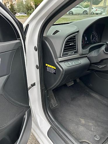 elantra duman: Hyundai Elantra: 1.6 l | 2018 il Sedan — 2