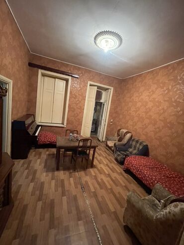 qaradağ kirayə evlər: Salam İşləyən səliqəli məsuliyyətli yoldaş lazımdı ödəniş bu gün