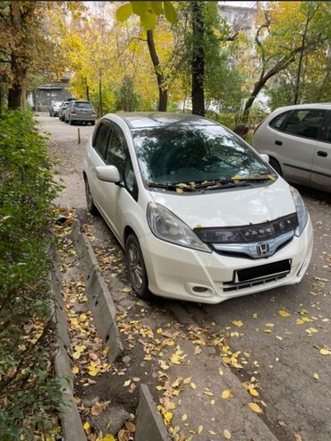 Honda: Honda Jazz: 2011 г., 1.5 л, Вариатор, Гибрид, Хэтчбэк