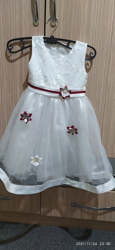 детское платье бишкек: Детское платье, цвет - Белый, Б/у