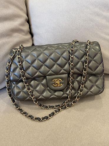 Çantalar: Chanel Classic Flap Bag – qara rəng, qızılı metal detal və zəncirli — 1