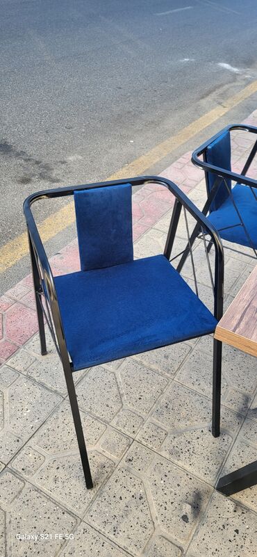 Masa və oturacaq dəstləri: Mətbəx üçün, Yeni, Açılmayan, Dördbucaq masa, 4 stul — 8