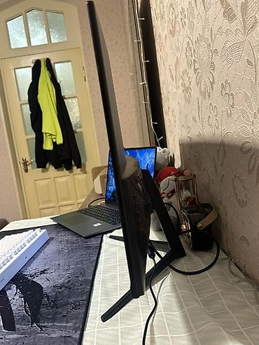 komputer setup: Gaming monitor - Ekran ölçüsü: təxminən 27 düym, nazik çərçivəli — 2