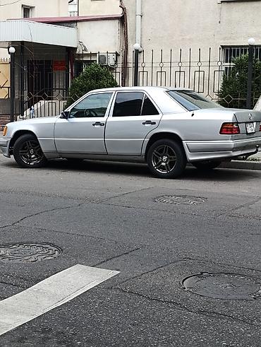 Mercedes-Benz E-Class: 1993 г., 2 л, Механика, Бензин, Седан