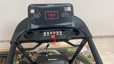 Беговые дорожки: Беговая дорожка для домашних тренировок - Мощность двигателя: 3,5 — 2