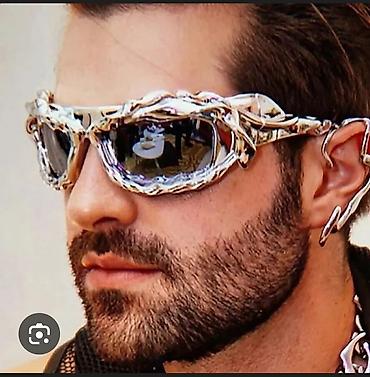 Eynəklər: Ottolinger Silver Twisted Sunglasses üslubunda uniseks eynək Gümüşü — 1