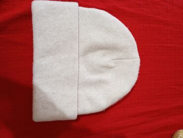 Kape, šalovi i rukavice: Kape zenske,muske,deciji i salovi.Novo i kao novo kape po 250d salovi — 6