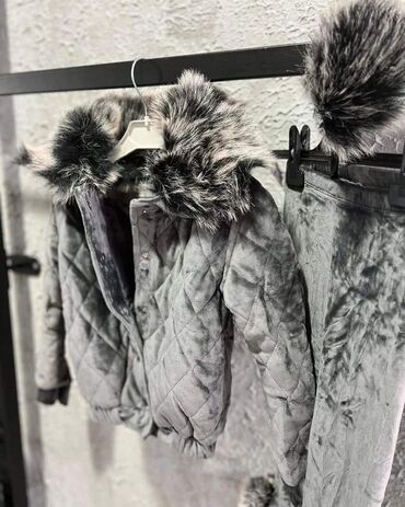 Kompleti: Toplo postavljene plišane trenerkice za devojčice u kompletu sa rajfom — 7