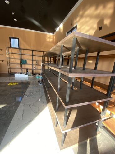 Rəf vitrinləri: Mağaza üçün metal karkaslı taxta rəf və vitrin dəsti - İstifadə — 8