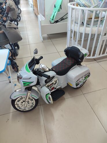 машинка для детей с педалями: Детский электрокар, Новый