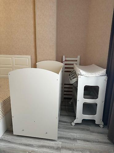 Uşaq beşiyi və uşaq baxım masası (dəst) - Rəng: ağ - Material