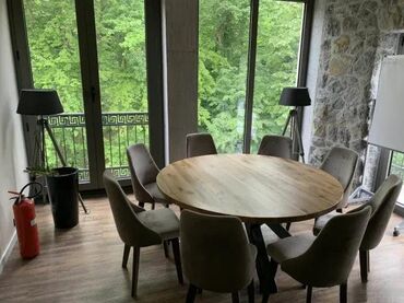 Stolovi: Trpezarijski sto – kombinacija drveta i metala 🪵 Masivna hrastova — 8