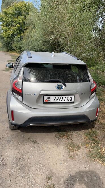 toyota yaris 2017: Toyota Prius: 2018 г., 1.5 л, Вариатор, Гибрид, Хэтчбэк