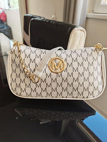 mona kragujevac: Elegantna ženska torbica – monogram “M” - Model: mala baguette/ramena — 1