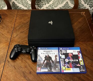 4 göz: Ps 4 pro + 2 games + 1 dualshock 510 azn Ps 4 slime + ssd 2tb + 1