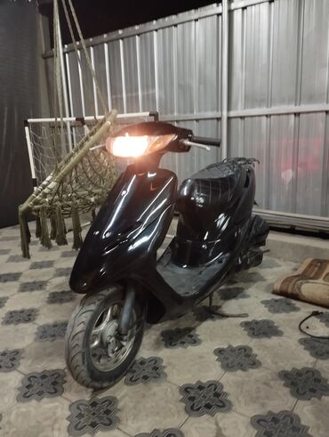 скутер на продажу: Кичи мопед Honda, 50 куб. см, Бензин, Колдонулган