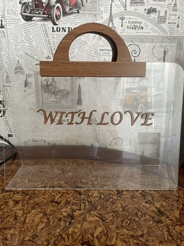 uni c: Akrilik şəffaf çanta/yeşik – “WITH LOVE” yazılı - Material: qalın