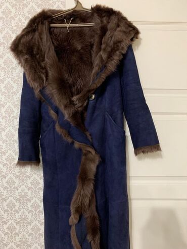 длинное мужское пальто с капюшоном: Шуба,тёплаятемно синего цвета, возьмите и не пожалеете 🥰