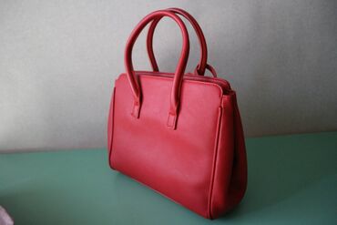 Классические сумки: Новая красная сумочка Размеры: ширина 27 см, высота 24см (с ручками — 7