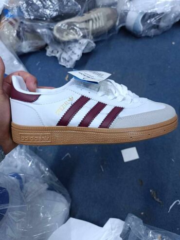 Patike: Adidas spezial patike

Novo
Brojevi 36 do 40

fb Moja Kupovina 1 — 5