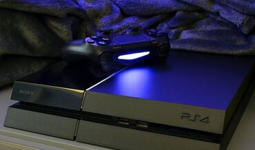 lenkeranda satisda olan evler: PlayStation 4 Satılır. Üzərində 2 orginal ədəd Jostik, Power kabel