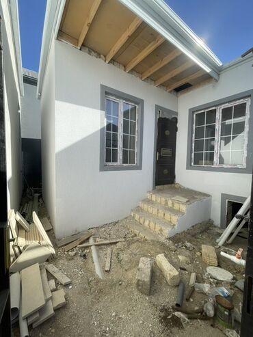 binə qəsəbəsində ev satılr 2 mərtəbə: 2 otaqlı, 38 kv. m, Təmirsiz