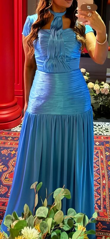 Toy paltarları və aksesuarları: Sevart couturede cox baha tikilib 1 defe geyilib 50 azn