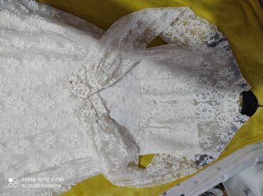 Venčanice: Vencanica mlecno bela velicina XS Duzina pozadi 2 metara, prednji deo — 14