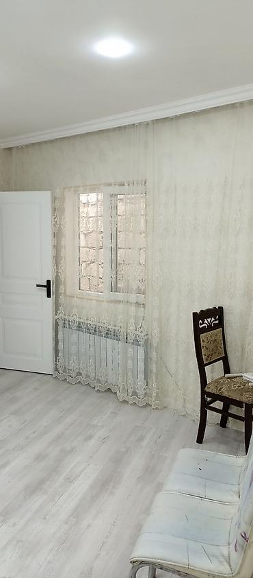 Uzunmüddətli kirayə mənzillər: 3 otaqlı mənzil – mebellə - Geniş və işıqlı zal: spot işıqlandırma — 16
