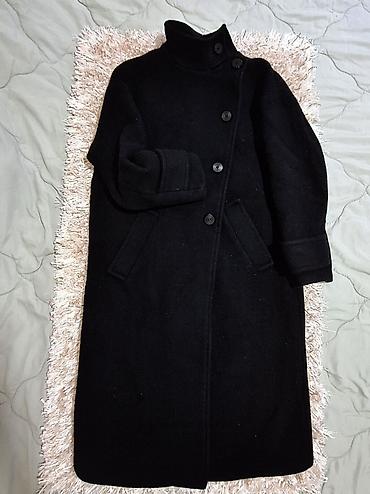 Kaputi: Zara vuneni kaput – crni, elegantan i topao. - Veličina: XS (odgovara — 2